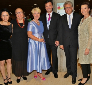 Die Ehrengäste mit den Initiatoren der Gala